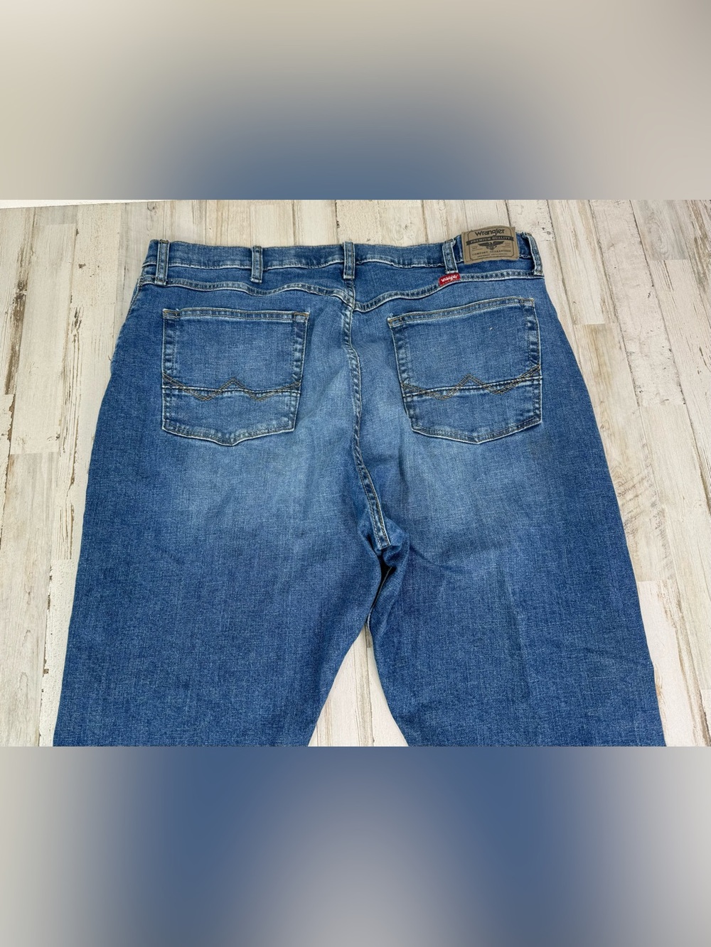 Wrangler Athletic Fit Jeans Mens 40x32 Stretch Denim Blue Pants - Picture 11 of 12